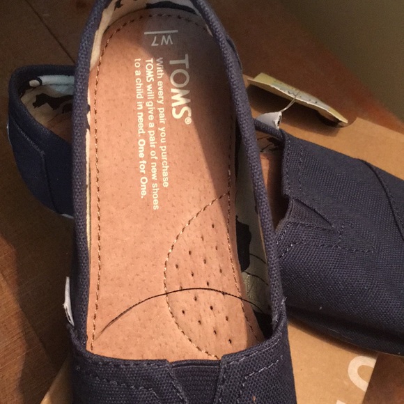 TOMS Canvas Shoes - Picture 3 of 7